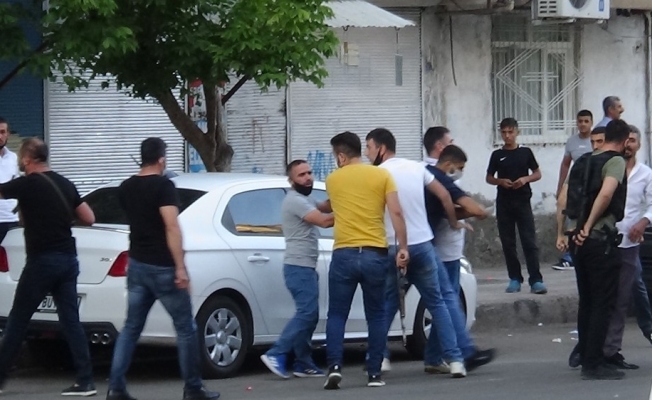 Diyarbakır’da pazar yeri kavgasında silahlar konuştu: 12 yaralı