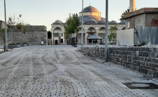 Diyarbakır’da tarihi camilerin çevresi yenileniyor