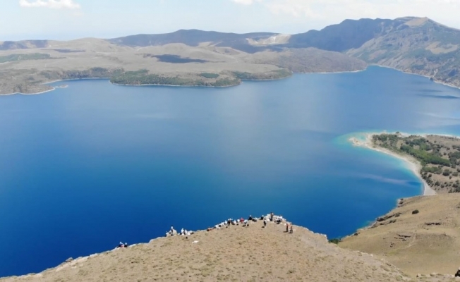 Dünyanın 2. büyük krater gölü etrafında yürüyüş