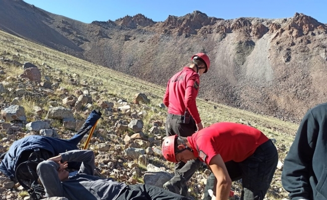 Erciyes’te rahatsızlanan dağcıyı JAK Timi kurtardı
