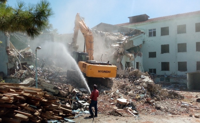 Eski Malkara Devlet Hastanesi’nin yıkımına başlandı