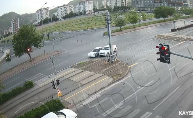 Kararsız kaldı kazaya neden oldu