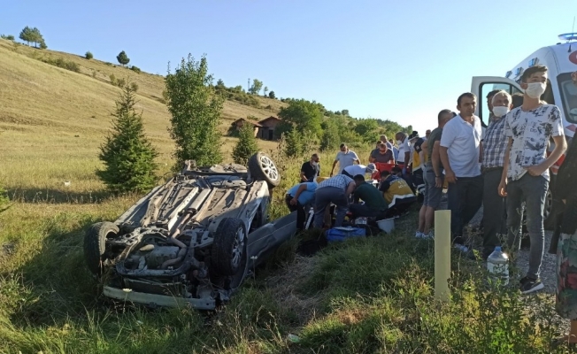 Kastamonu’da yoldan çıkan otomobil takla attı: 2 yaralı