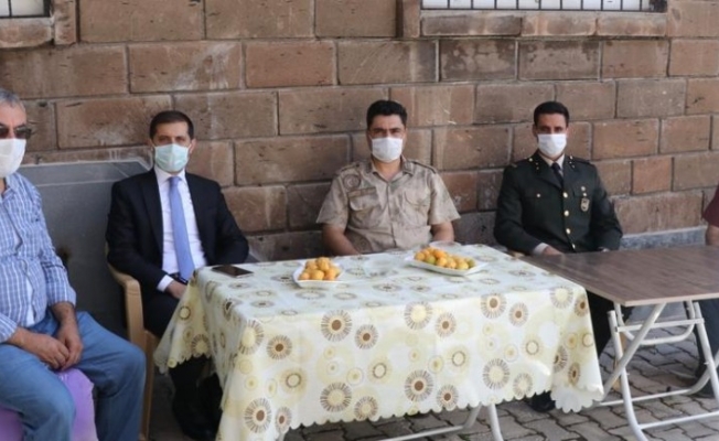 Kaymakam Erat’tan şehit ailelerine bayram ziyareti