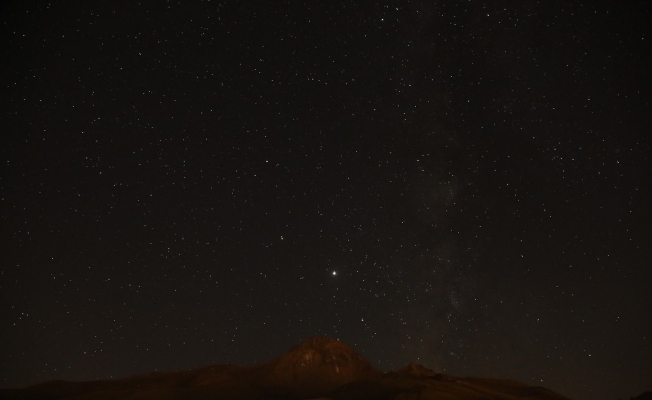 Kayserililer meteor yağmurunu Erciyes’te izledi