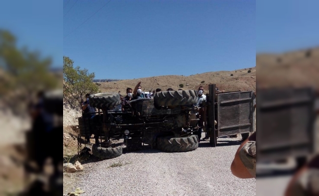 Malatya’da devrilen traktörün altında kalan sürücü öldü