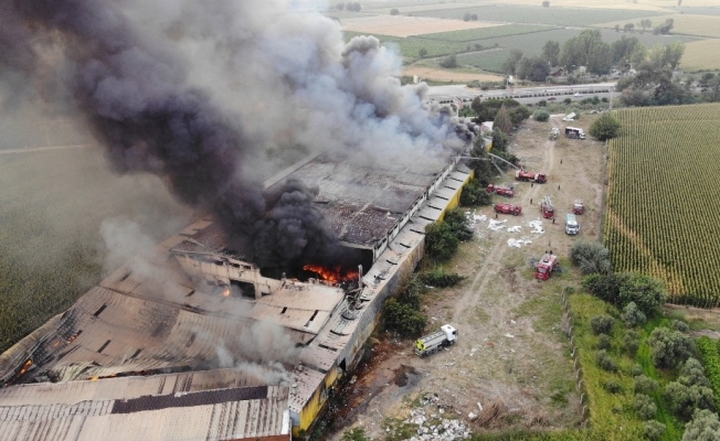 Manisa’daki mobilya fabrikası yangını kontrol altına alındı