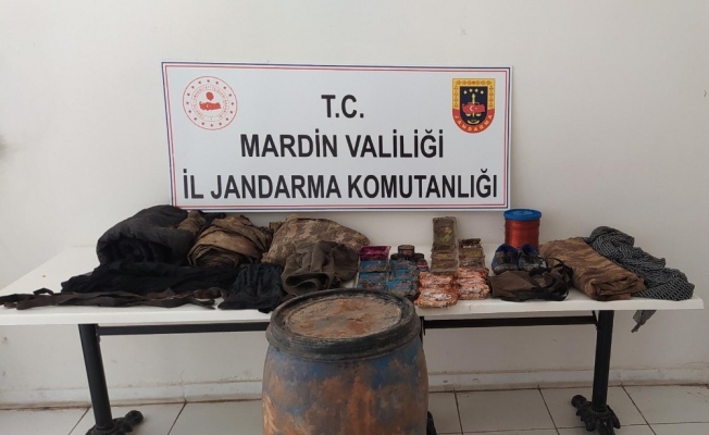 Mardin’de terör örgütüne ait iki farklı noktada el bombası ile yaşam malzemesi ele geçirildi