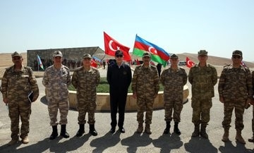 Milli Savunma Bakanı Akar ve TSK Komuta Kademesi Azerbaycan’da icra edilen tatbikatı izledi