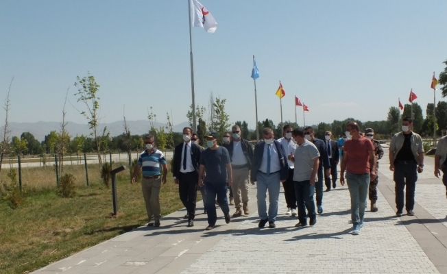 Muş Valisi Gündüzöz, Malazgirt Meydan Muharebesi Tarihi Milli Parkı’nda incelemelerde bulundu