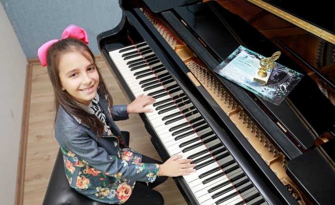 Müziğin altın çocuğu Çınara pandemide de ödül kazandı