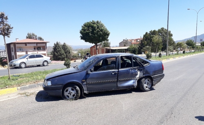 Otomobil elektrik direğine çarptı: 1 yaralı
