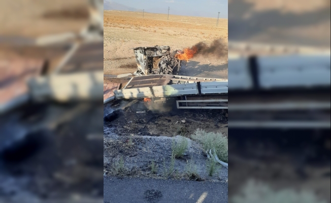 Otomobille çarpışan tır alev alev yandı: 2 yaralı
