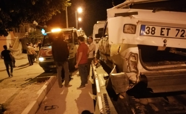 Otomobiller çarpıştı: 1 yaralı