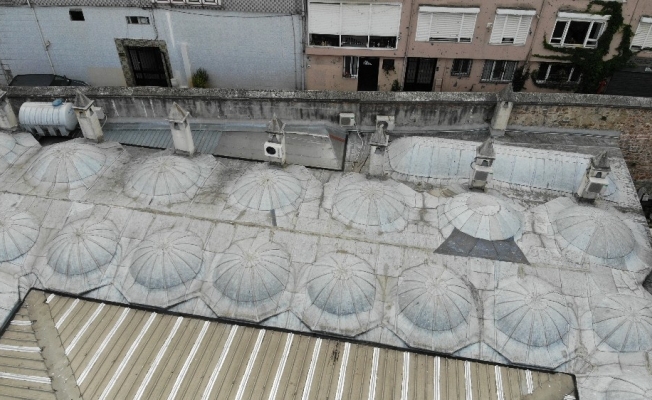 İstanbul’da 472 yıllık tarihi camide tepki çeken klima görüntüsü