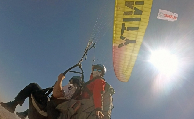 Paraşütle maske mesafe temizlik uyarısı