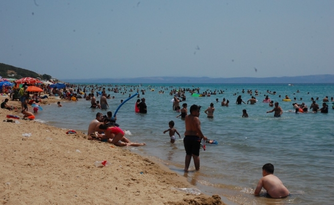 Tatilciler akın etti, Saros sahilleri çadır kente döndü