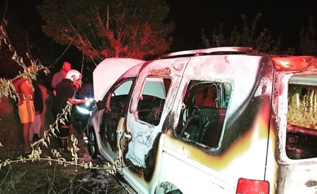 Van’da park halindeki araç yandı