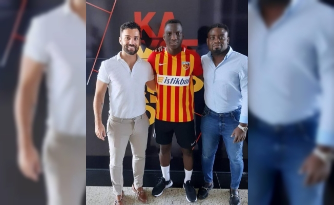 Yaw Ackah formayı giydi