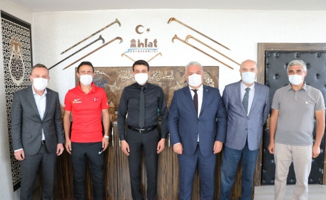 Ampute futbol teknik heyetinden Kaymakam Dağ’a ziyaret