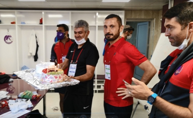 Ankara Keçiörengücü Teknik Direktörü İlker Püren’e doğum günü hediyesi 3 puan