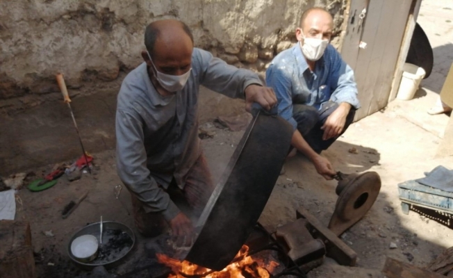 Baba mesleği kalaycılığı ayakta tutmaya çalışıyorlar