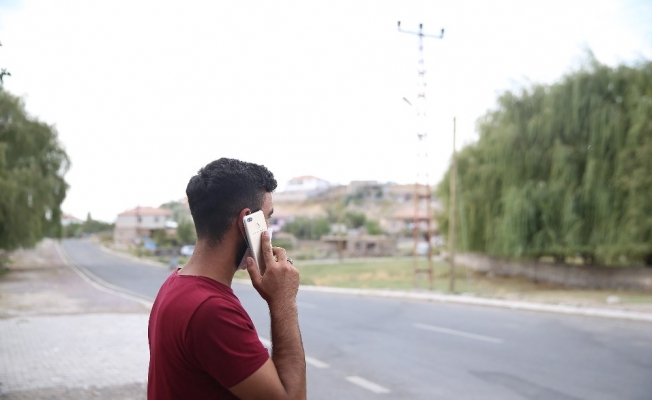 Başkan Büyükkılıç telefonda şebeke sorununu çözdü