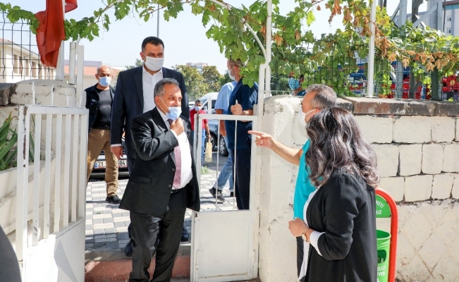 Başkan Yalçın’dan işitme engellilere özel şeffaf maske