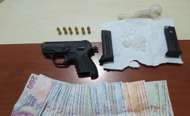 Bingöl’de bir şüpheli uyuşturucu ve ruhsatsız silahla yakalandı