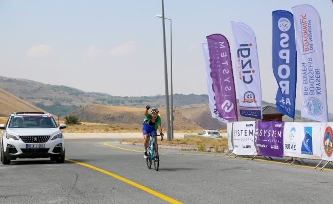 Bisikletçiler pedallarını Kayseri’den Erciyes’e çevirdi