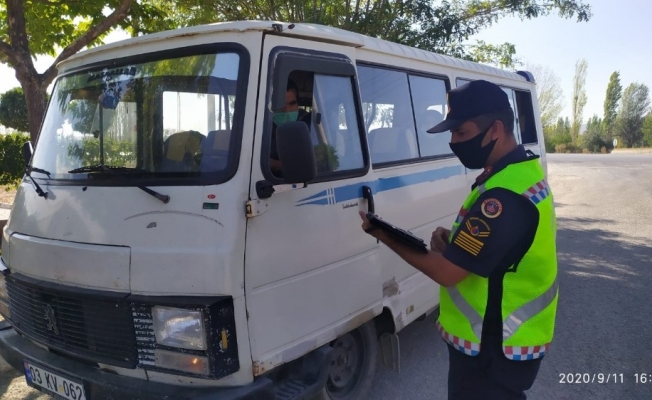 Bolvadin’de toplu taşıma araçlarına yönelik Korona virüs denetimi