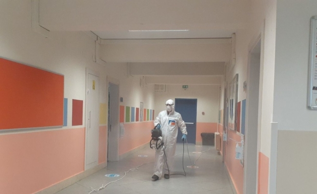 Çekmeköy Belediyesi’nden okullarda temizlik ve dezenfekte çalışması