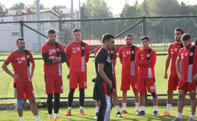 Eskişehirspor’da Mustafa Özer ile yollar ayrıldı