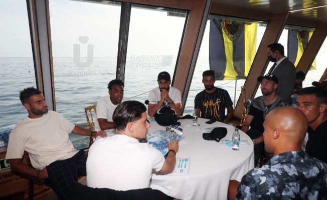 Fenerbahçe derbi öncesi tekne turuyla moral depoladı