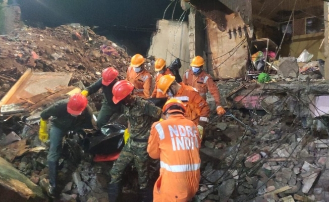 Hindistan’da çöken binada ölü sayısı 41’e yükseldi