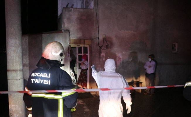 İnşaat kazısında temeli boşalan binada karantina olan 17 kişi evsiz kaldı