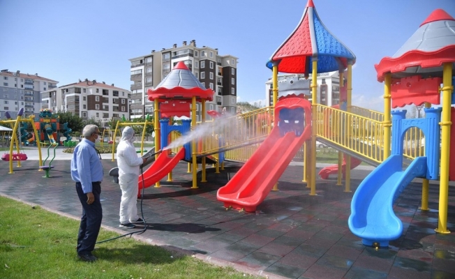 Isparta’daki 326 çocuk parkı aralıksız dezenfekte ediliyor