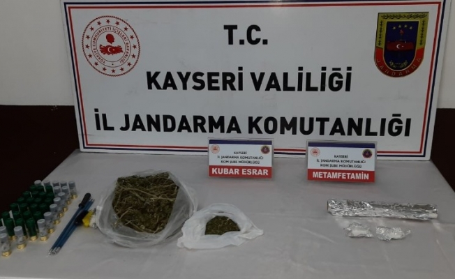 Jandarmadan uyuşturucu operasyonu: 515 gram kubar esrar ele geçirildi