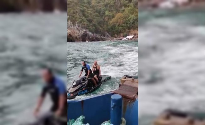 Karaya oturan teknedeki vatandaşların imdadına cankurtaran ekipleri yetişti