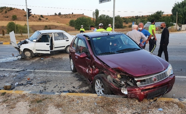 Kastamonu’da iki otomobil çarpıştı: 3 yaralı