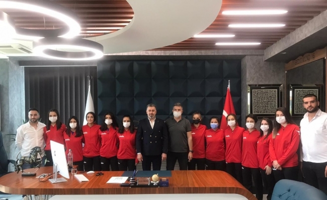 Kayseri Gençlerbirliği Bayan Futbol Takımının yeni sponsoru Sedat Kılınç İnşaat oldu