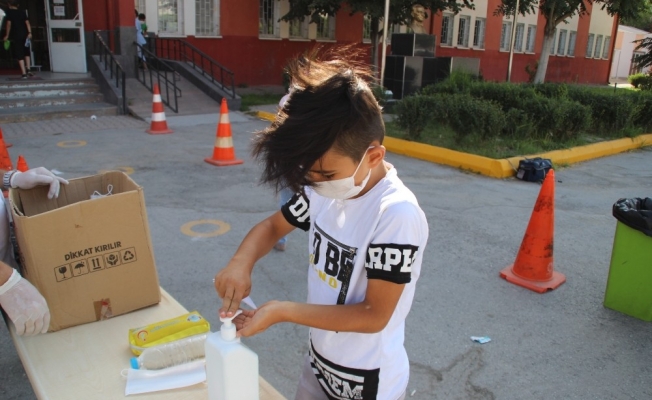 Kayseri’de koronavirüs tedbirleri altında bursluluk sınavı yapıldı