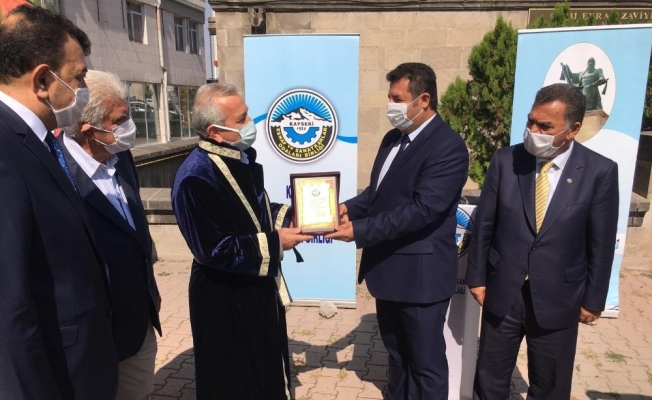 Kayseri’de yılın Ahisi’ne kaftanı giydirildi