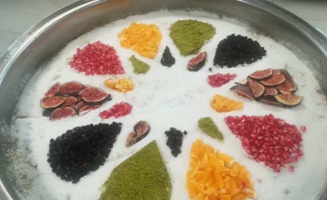 Kocasinan’da sağlık çalışanlarına bereketin simgesi aşure ikram edildi