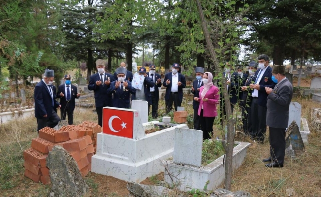 Kore gazisi Refik Özberber mezarı başında anıldı