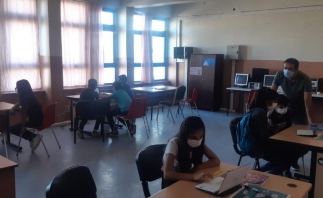 Malazgirt’te yüzlerce öğrenci EBA destek noktasından faydalanıyor