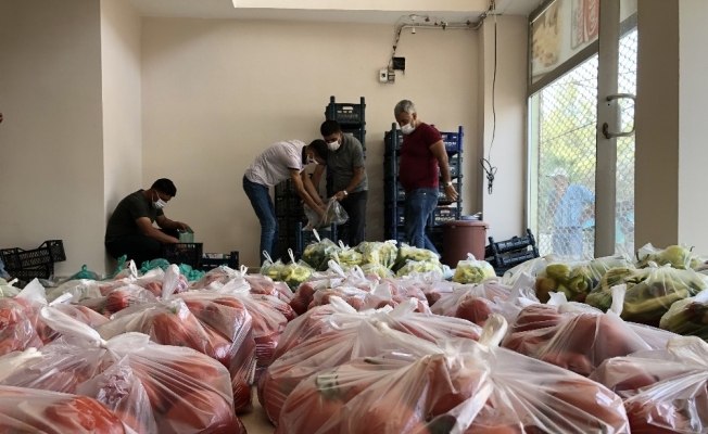 Mardin’de pazarcı esnafından ihtiyaç sahiplerine ücretsiz sebze ve meyve