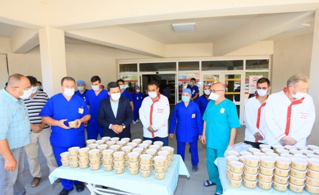 Nevşehir Belediyesi sağlık çalışanlarına aşure ikram etti