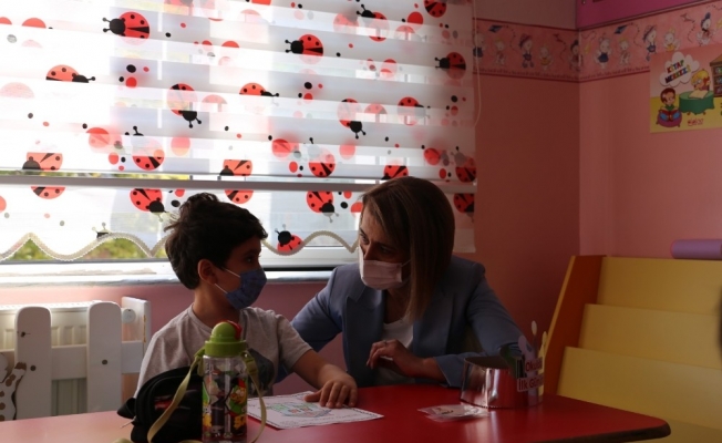 Nevşehir Valisi Becel, okula başlayan minik öğrencileri ziyaret etti