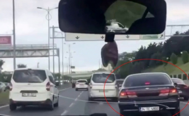 (Özel) İstanbul trafiğinde “makas” terörleri kamerada